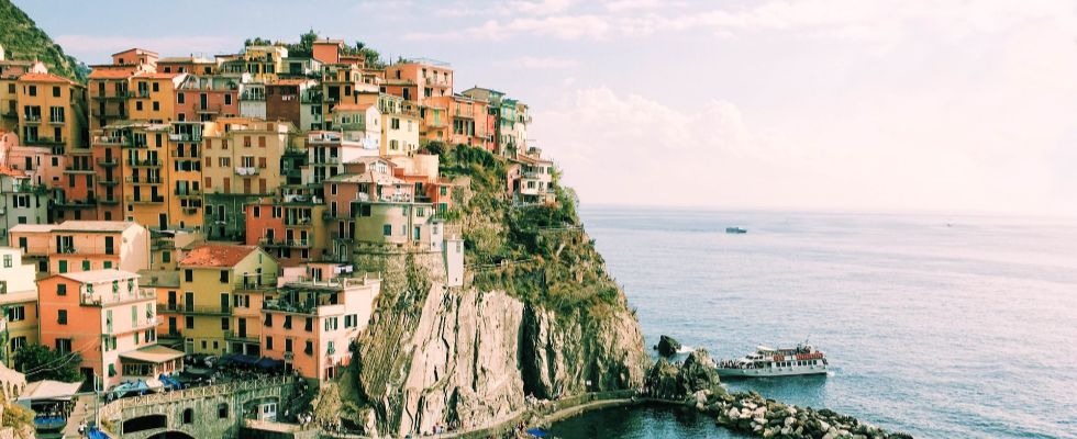 Ciudad italiana en la costa